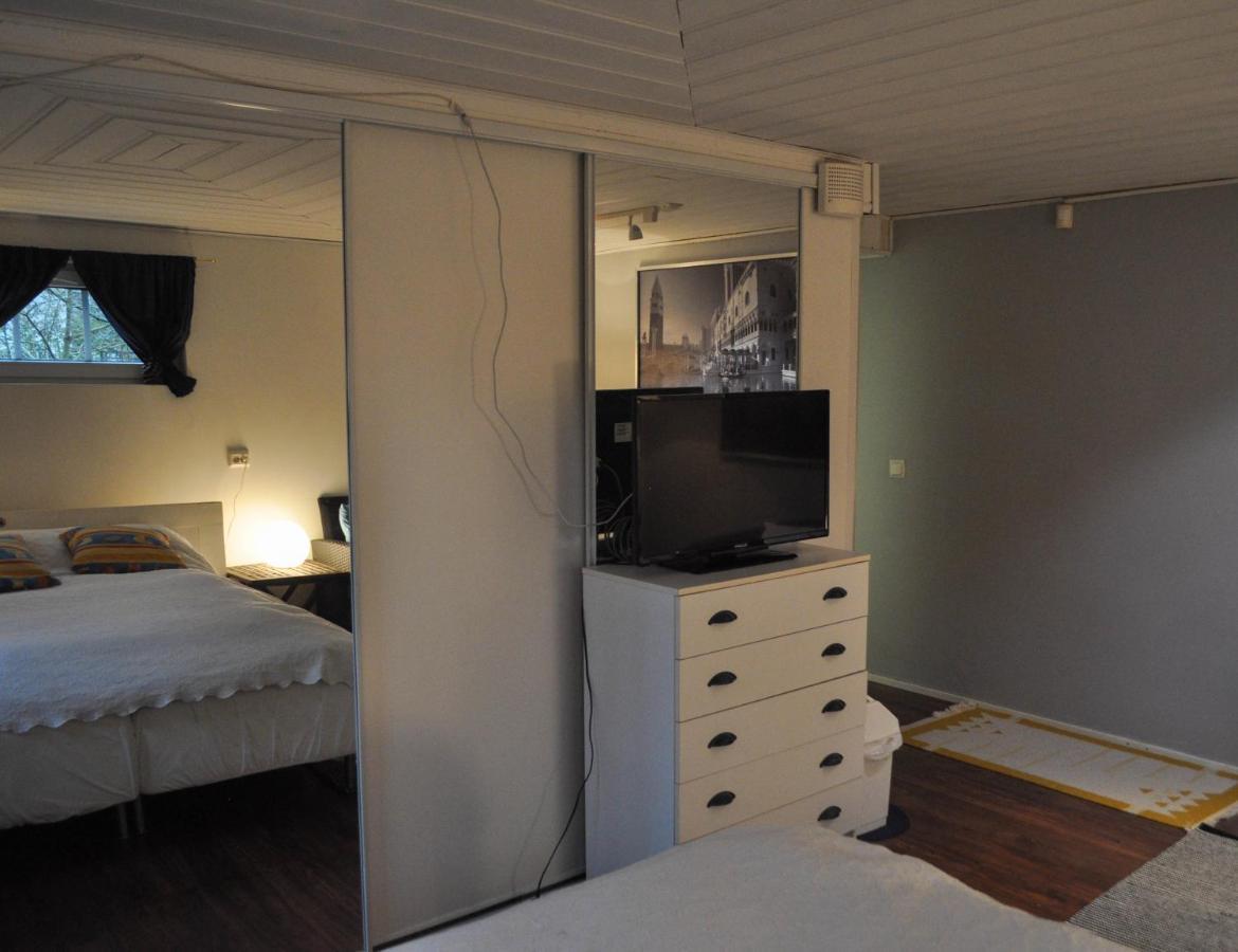 Room In Villa Emilia Espoo Bagian luar foto