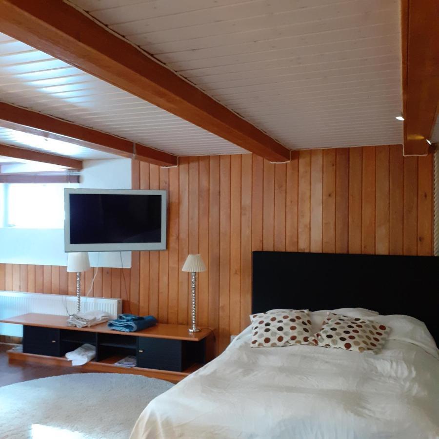 Room In Villa Emilia Espoo Bagian luar foto