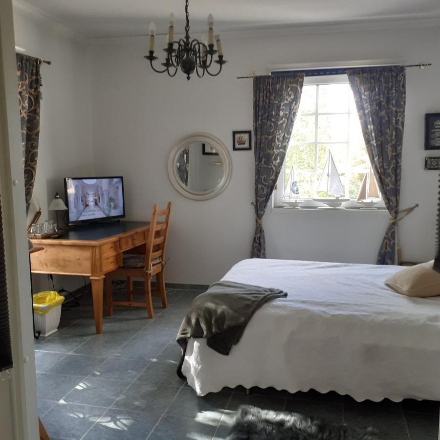 Room In Villa Emilia Espoo Bagian luar foto